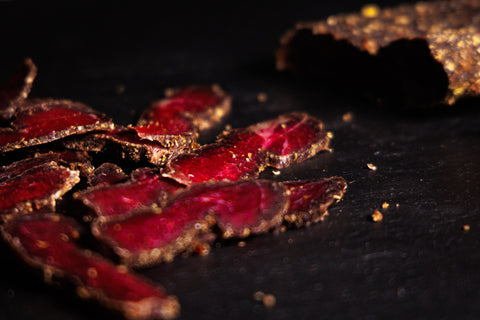 Biltong se zauzeným kampotským pepřem